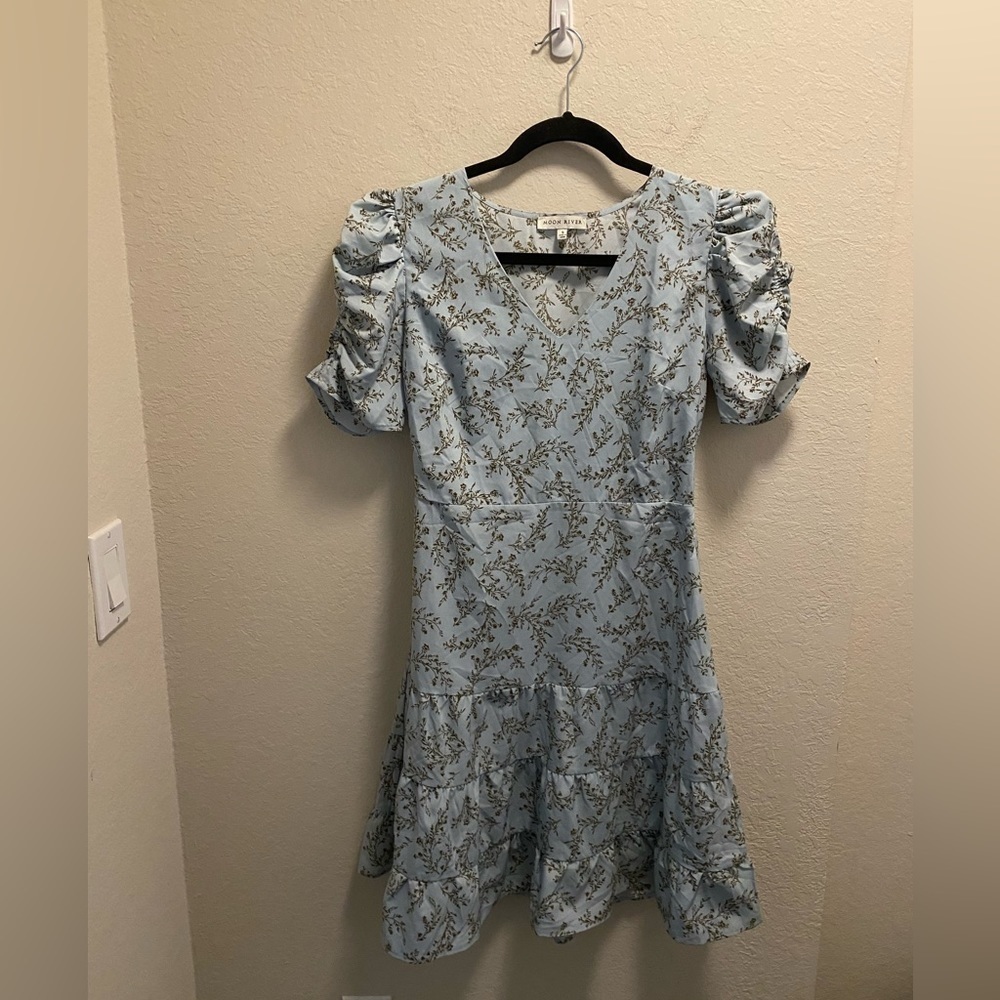 Moon River Floral Print V-Neck Tiered Mini Dress